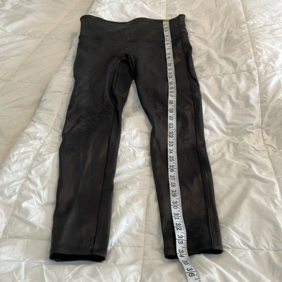 SPANX Faux Leather Legging - Black- Size large - Picture 5 of 7